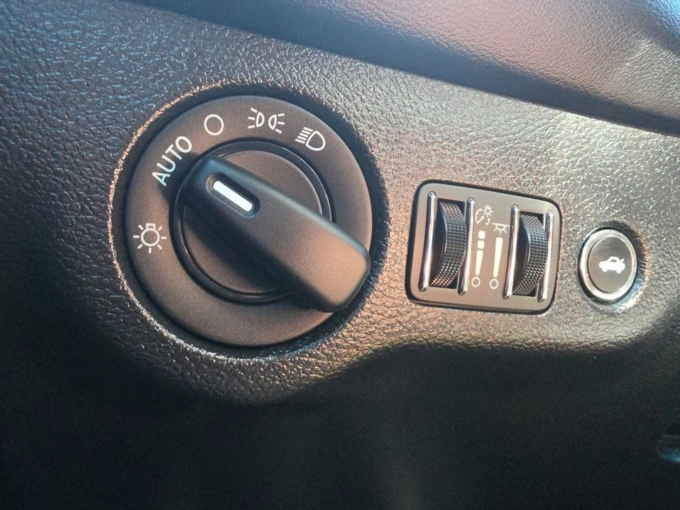 2020 Dodge Challenger 3rd Gen - Image 16 of 20