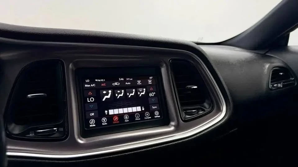 2020 Dodge Challenger 3rd Gen - Image 9 of 10