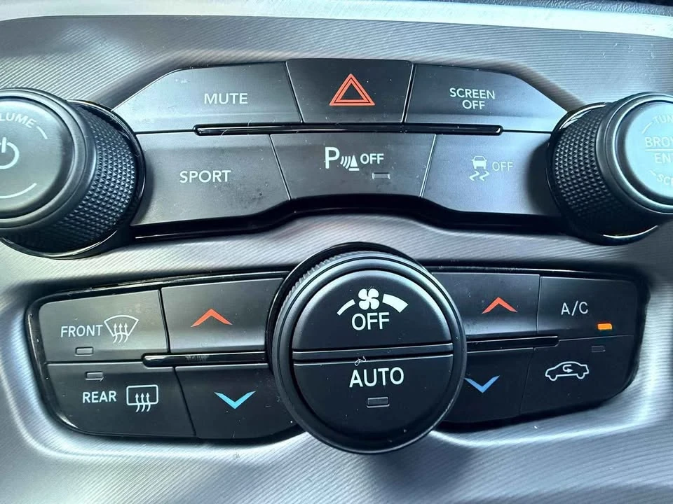 2020 Dodge Challenger 3rd Gen - Image 9 of 10
