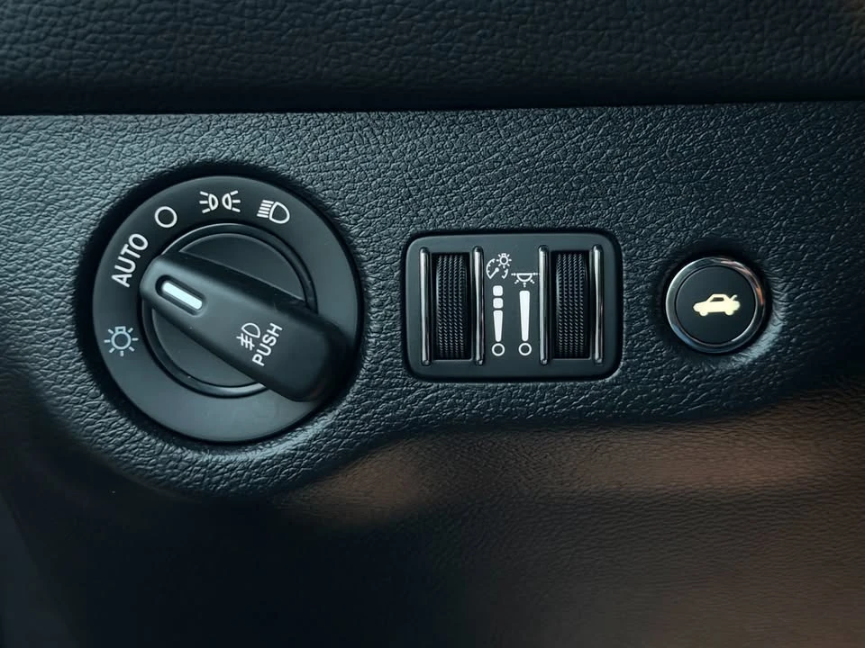 2020 Dodge Challenger 3rd Gen - Image 15 of 16