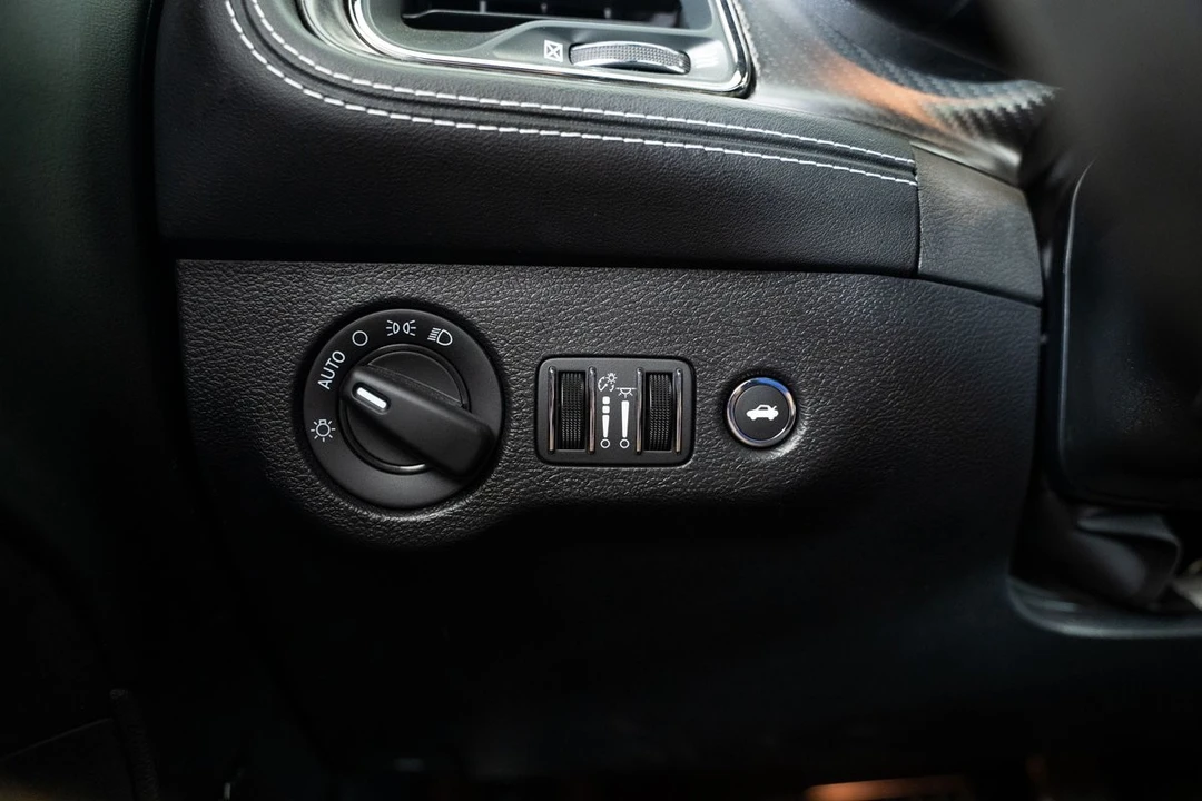 2020 Dodge Challenger SRT Hellcat 3rd Gen - Image 19 of 31