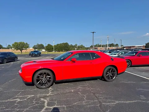 2020 Dodge Challenger SXT Coupe 2D