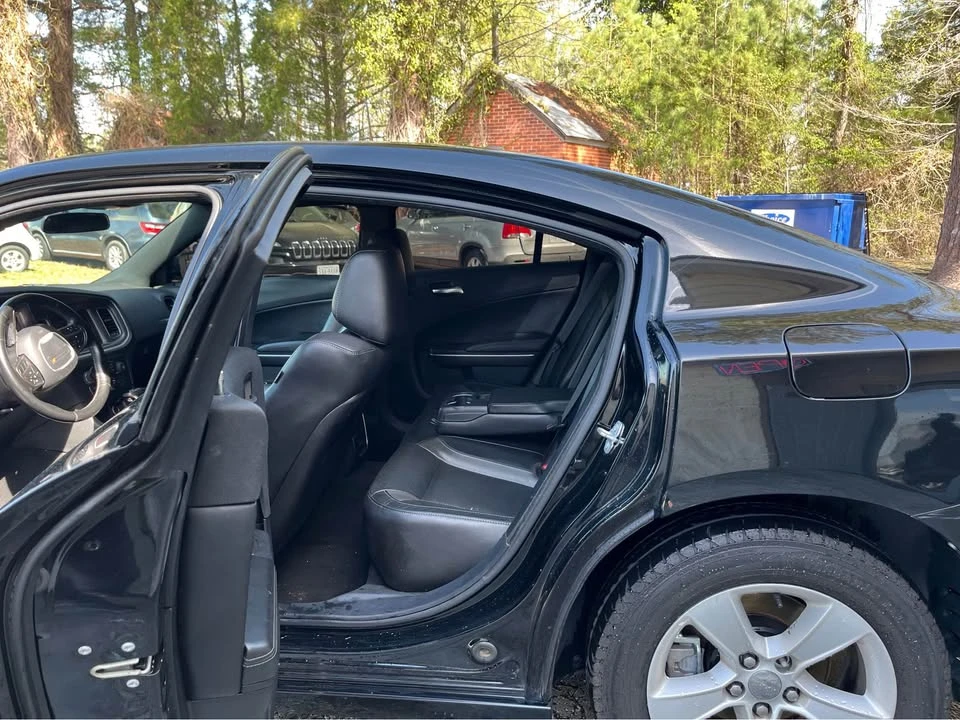2020 Dodge Charger 7th Gen - Image 9 of 11