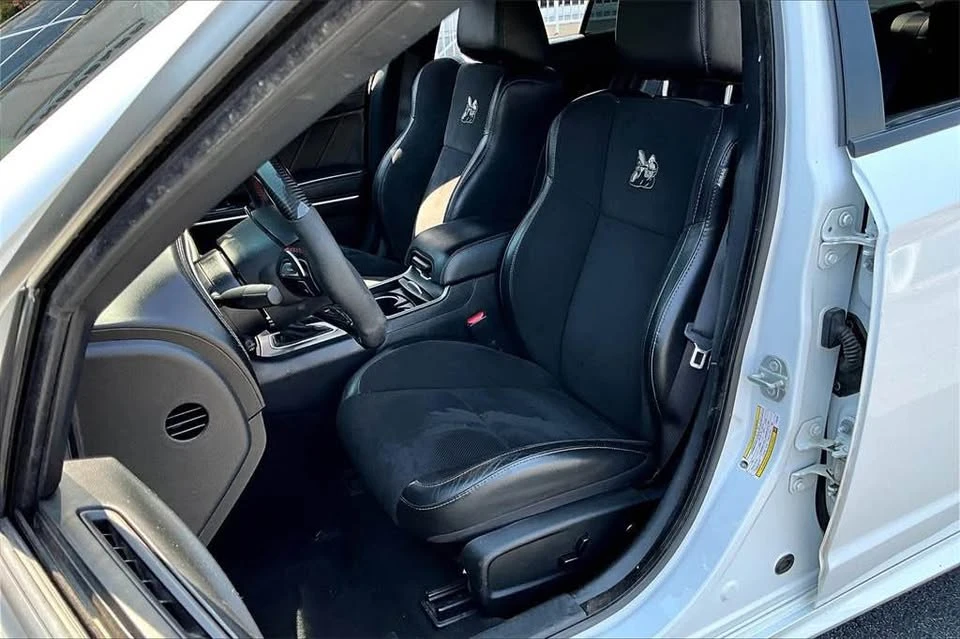 2020 Dodge Charger 8th Gen - Image 6 of 12