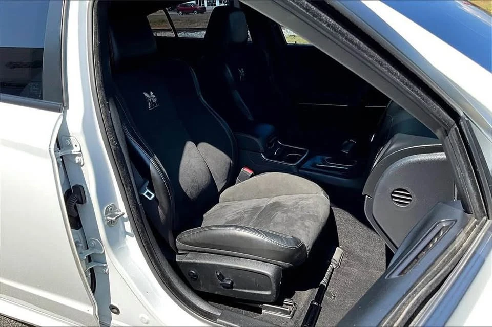 2020 Dodge Charger 8th Gen - Image 4 of 12