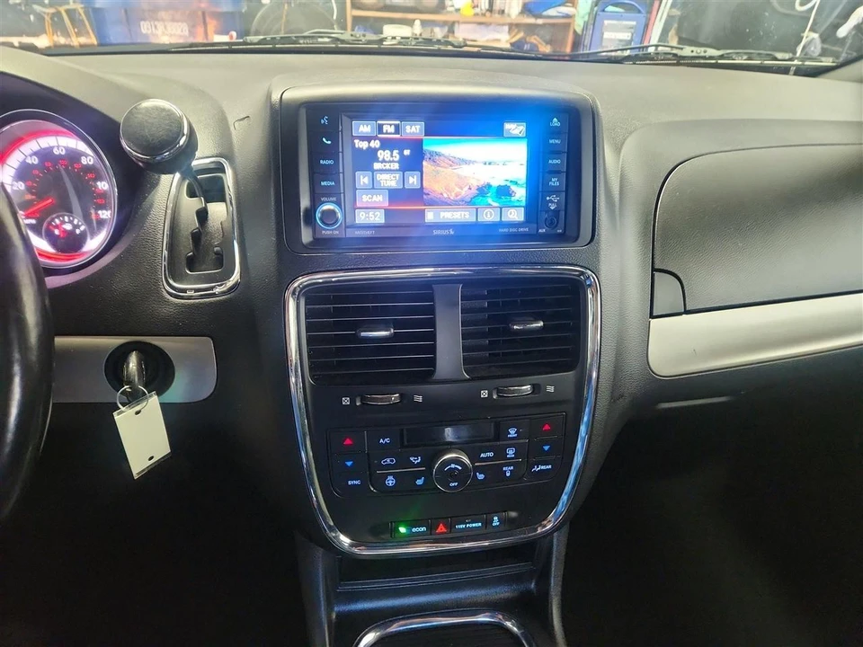 2020 Dodge Caravan - Image 15 of 28