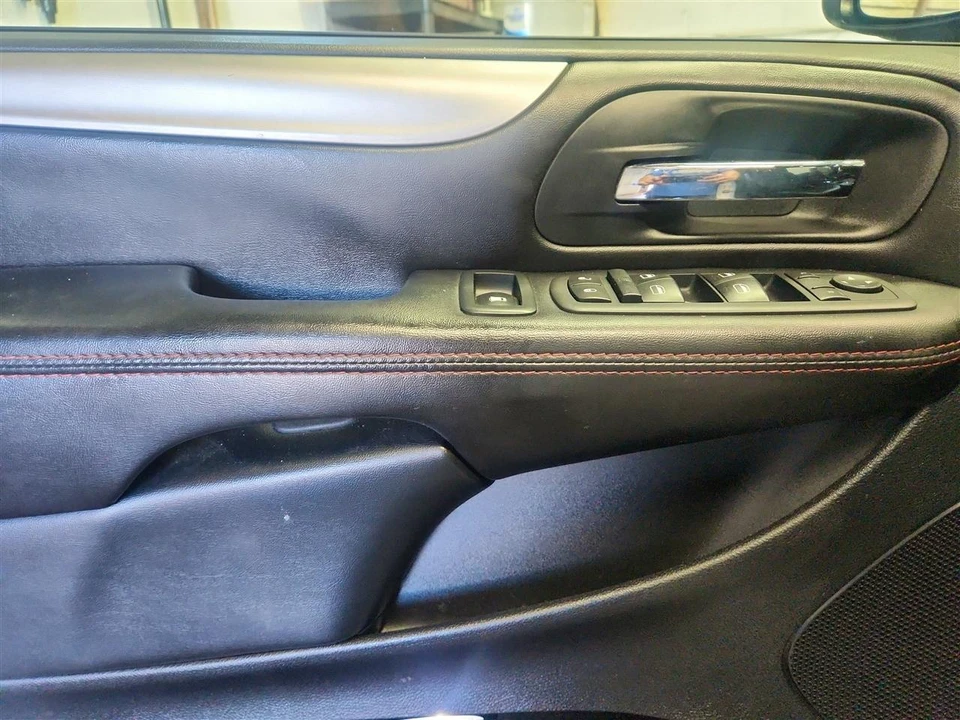 2020 Dodge Caravan - Image 17 of 28