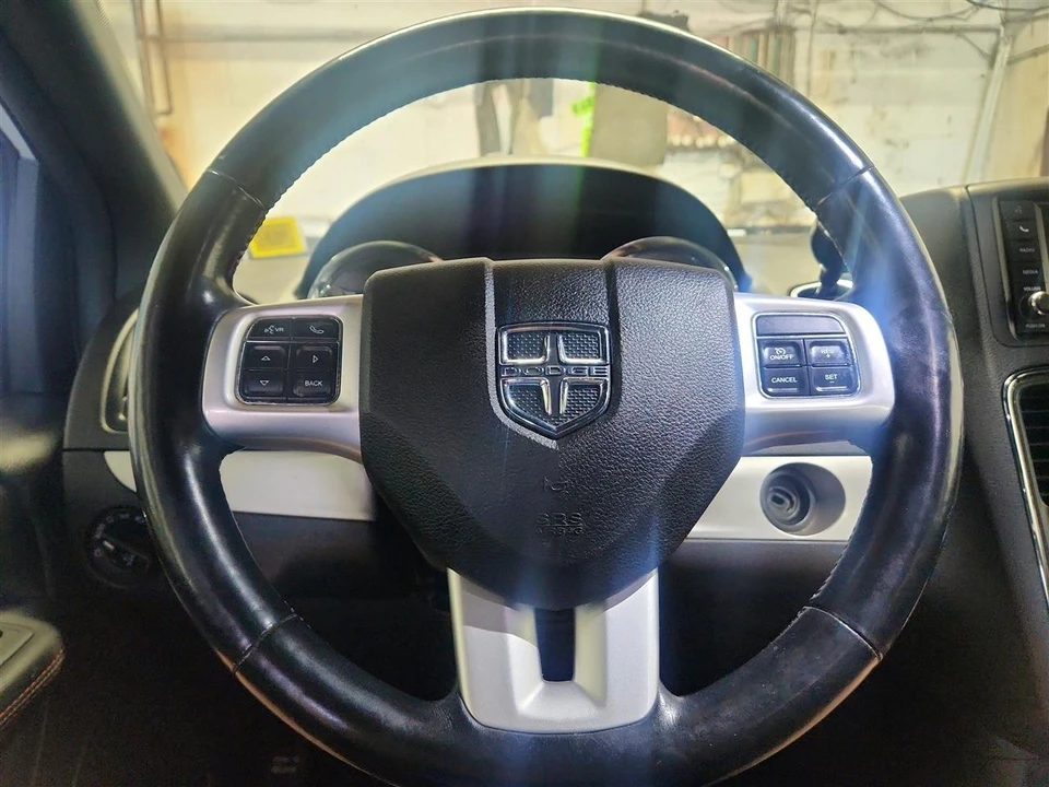 2020 Dodge Caravan - Image 13 of 28