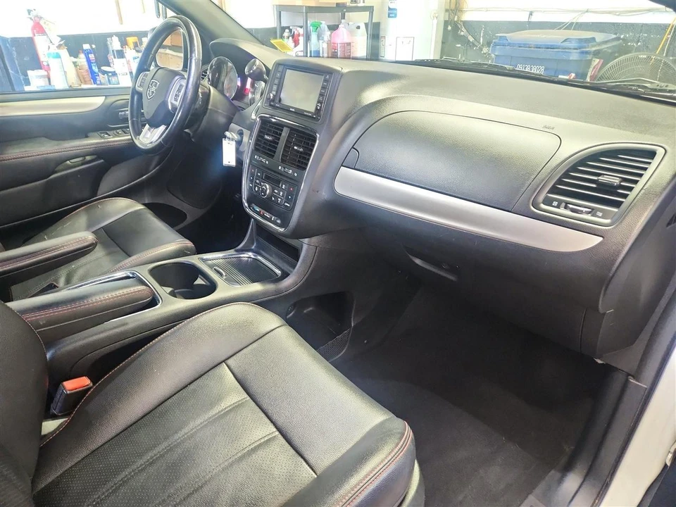 2020 Dodge Caravan - Image 20 of 28
