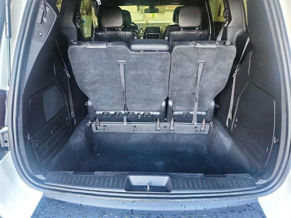 2020 Dodge Caravan - Image 24 of 28