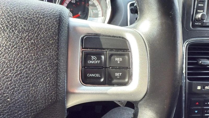 2020 Dodge Caravan - Image 11 of 12