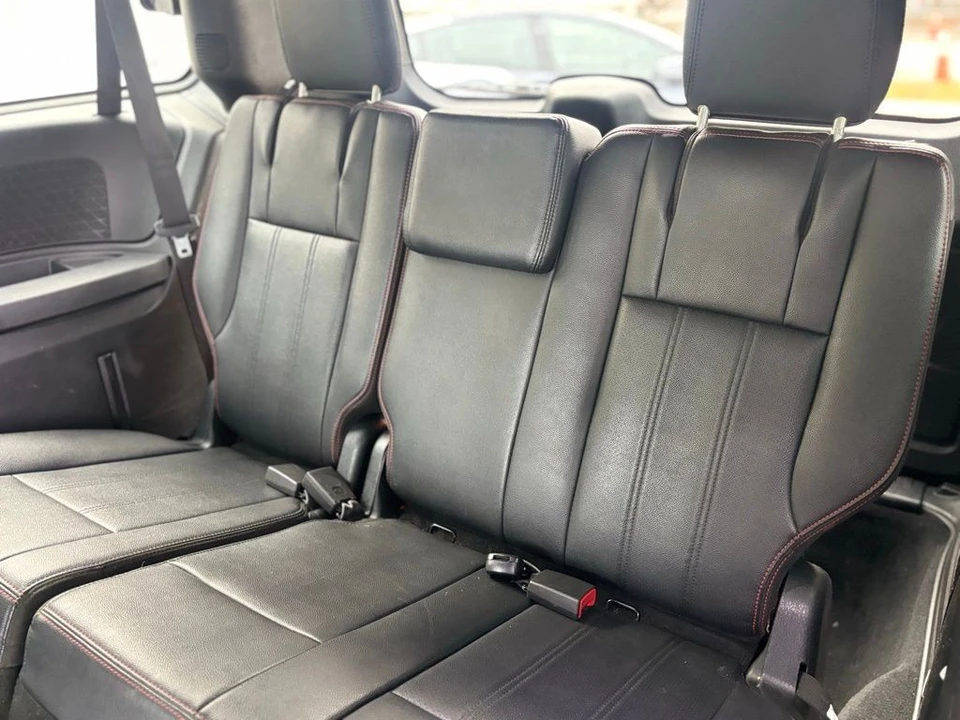 2020 Dodge Caravan - Image 19 of 21