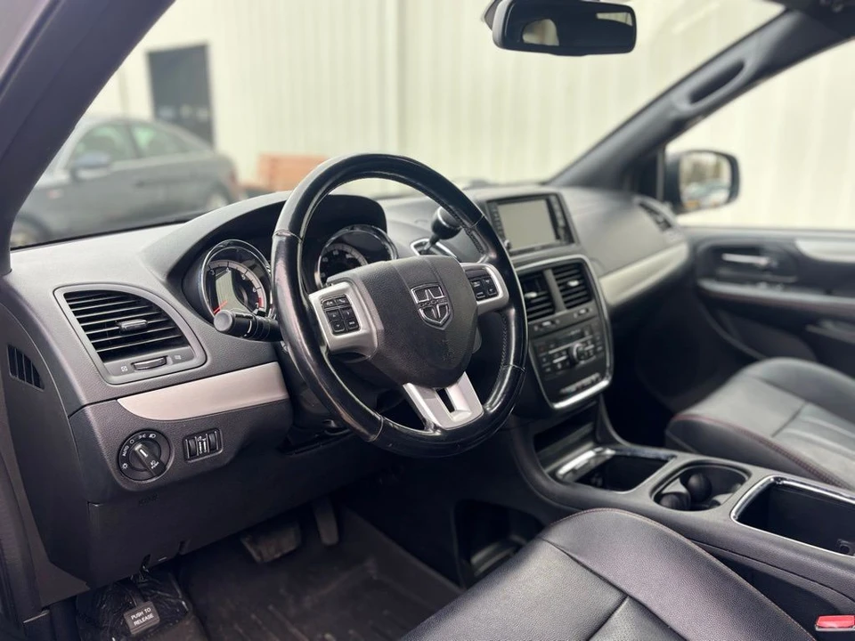 2020 Dodge Caravan - Image 9 of 21
