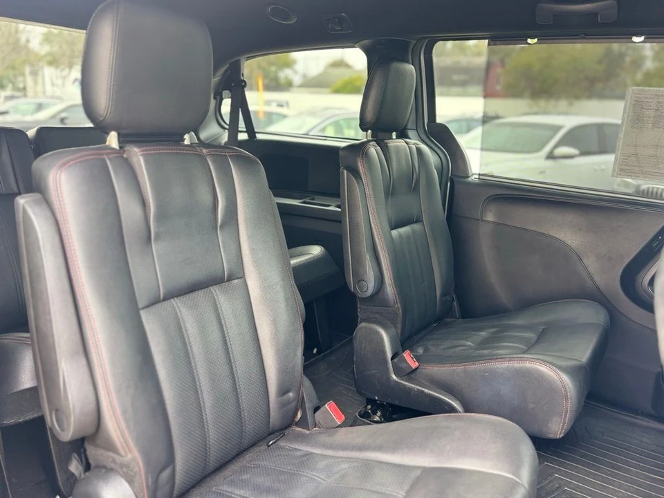 2020 Dodge Caravan - Image 14 of 21