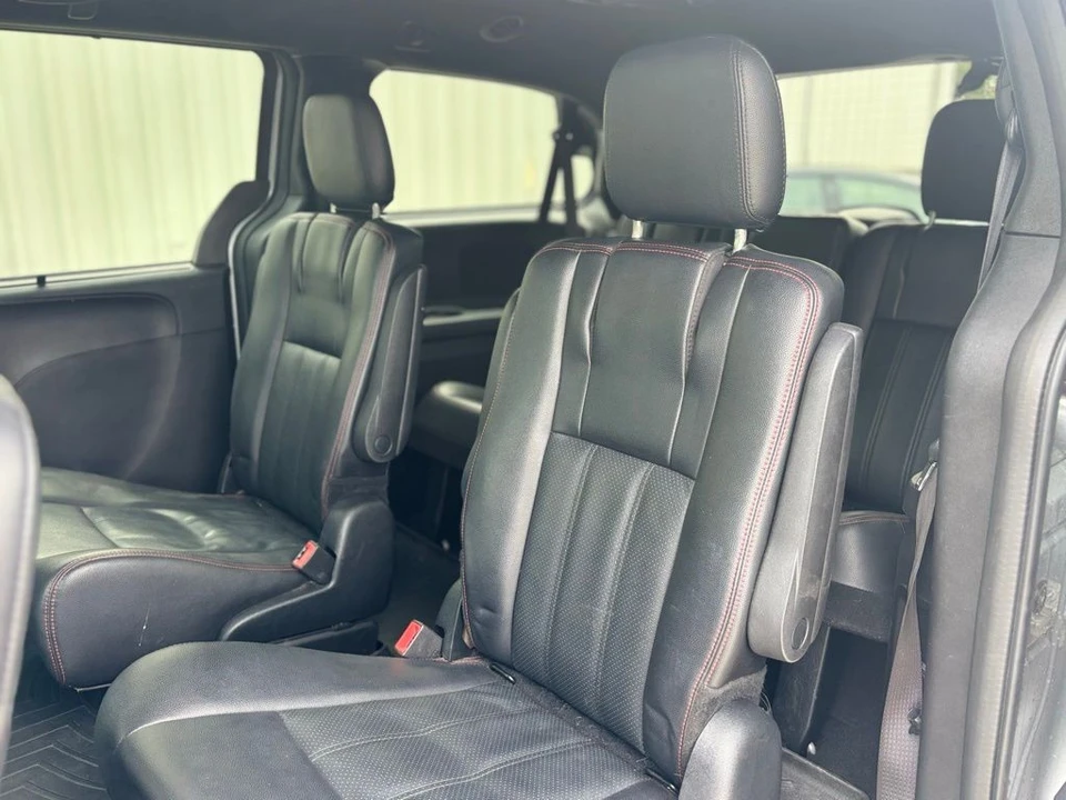 2020 Dodge Caravan - Image 17 of 21