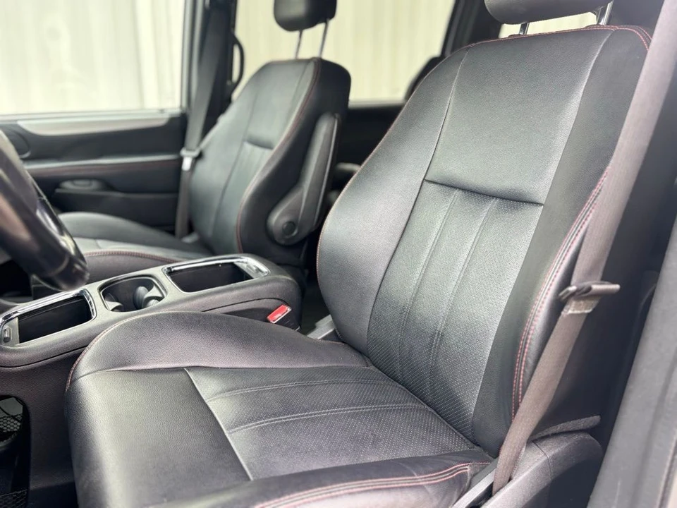 2020 Dodge Caravan - Image 10 of 21