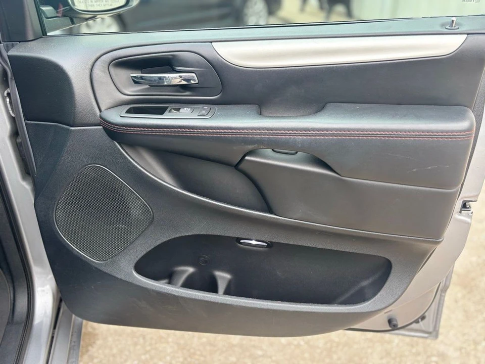 2020 Dodge Caravan - Image 11 of 21
