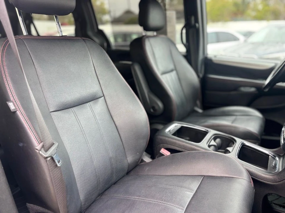 2020 Dodge Caravan - Image 13 of 21