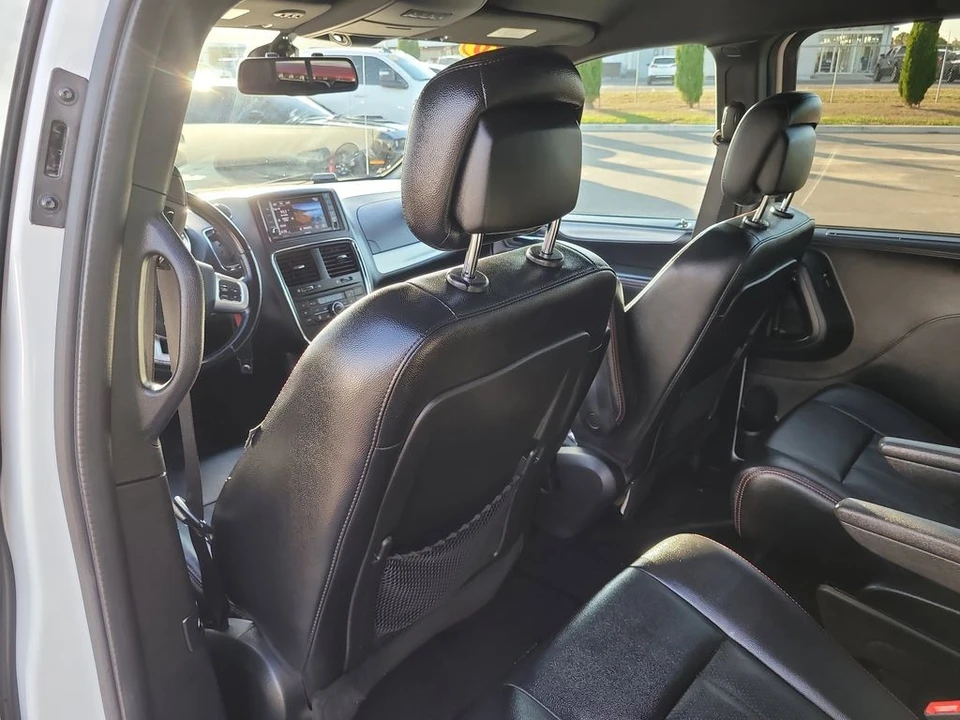 2020 Dodge Caravan - Image 11 of 12