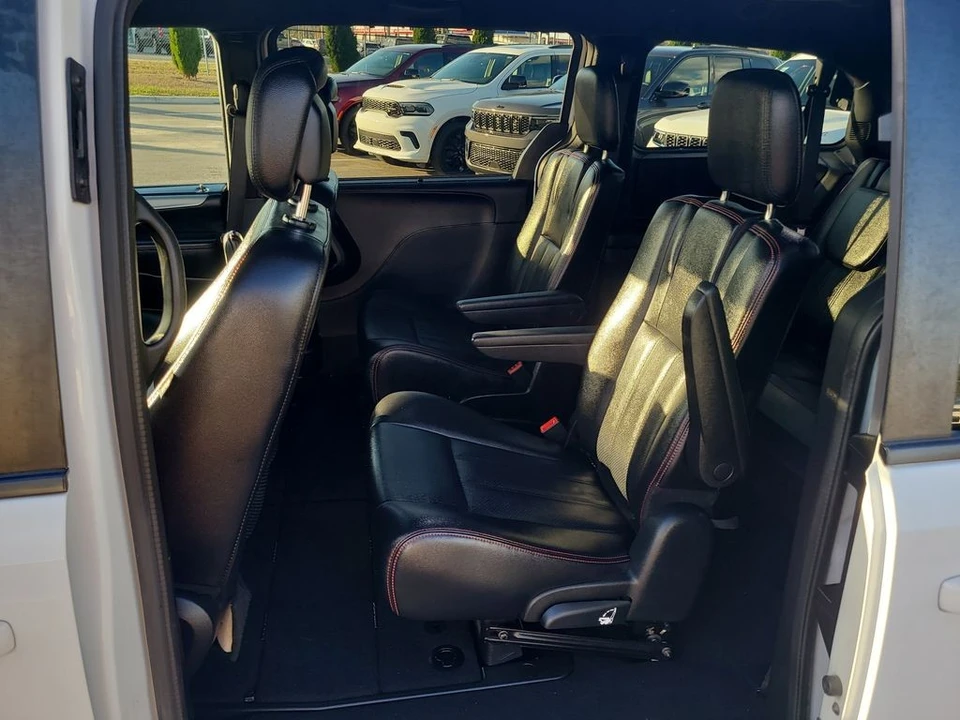 2020 Dodge Caravan - Image 10 of 12