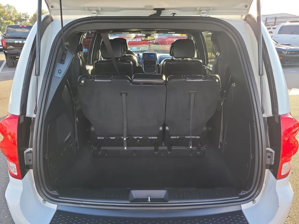2020 Dodge Caravan - Image 8 of 12