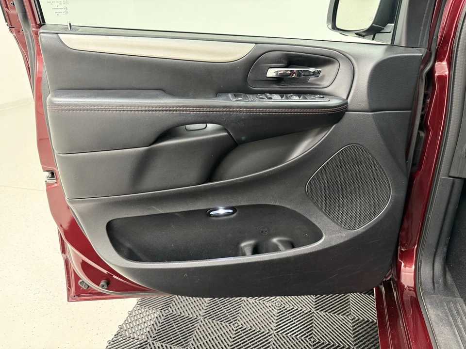 2020 Dodge Caravan - Image 10 of 12