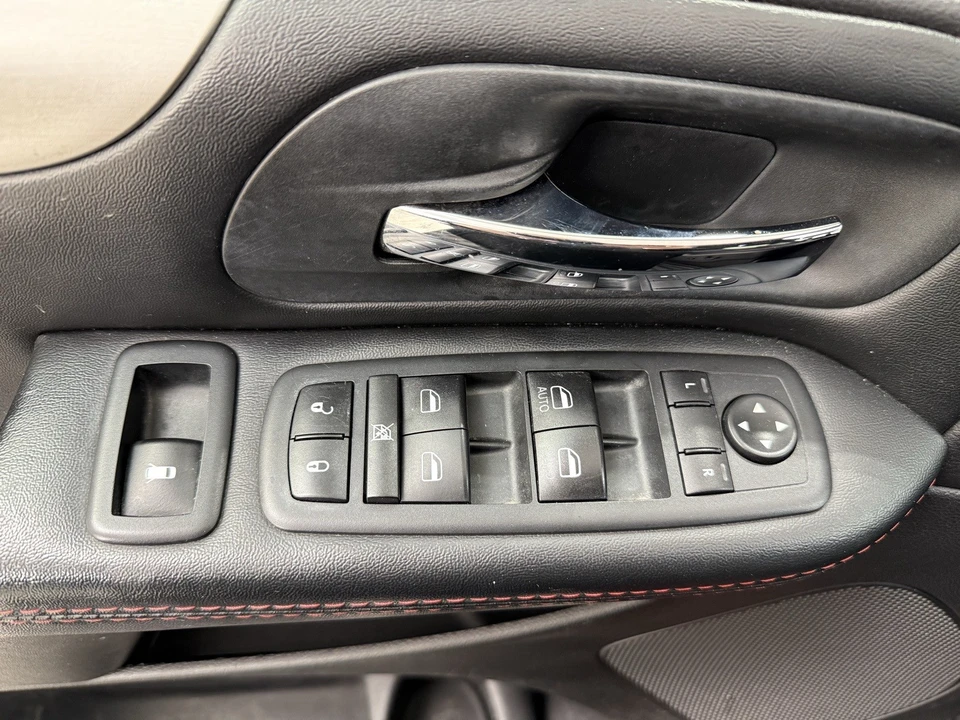 2020 Dodge Caravan - Image 11 of 12