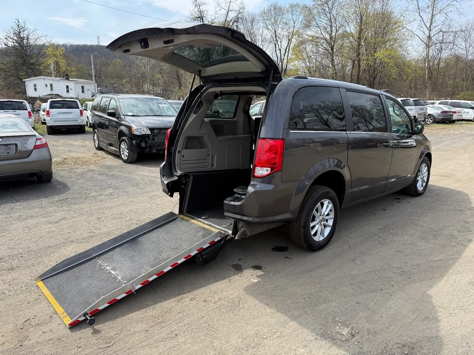 2020 Dodge Caravan - Image 13 of 16