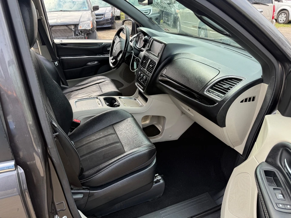 2020 Dodge Caravan - Image 8 of 16