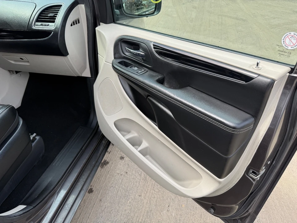 2020 Dodge Caravan - Image 9 of 16