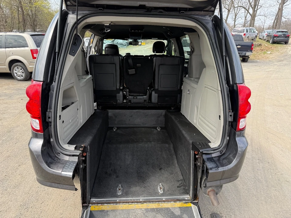 2020 Dodge Caravan - Image 15 of 16