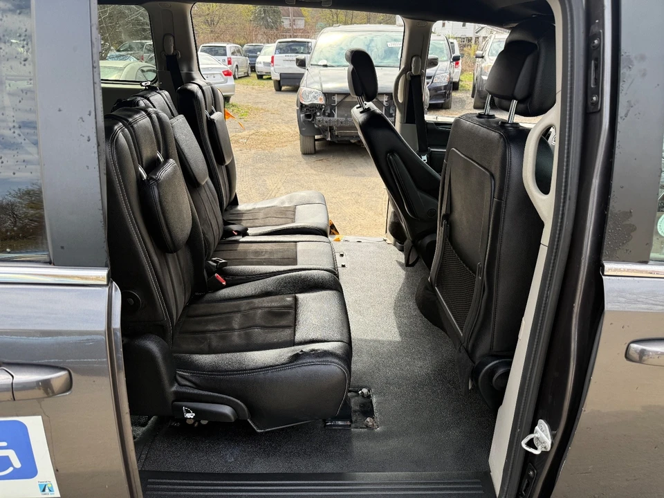 2020 Dodge Caravan - Image 12 of 16
