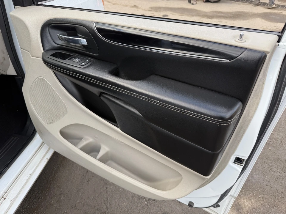 2020 Dodge Caravan - Image 11 of 21