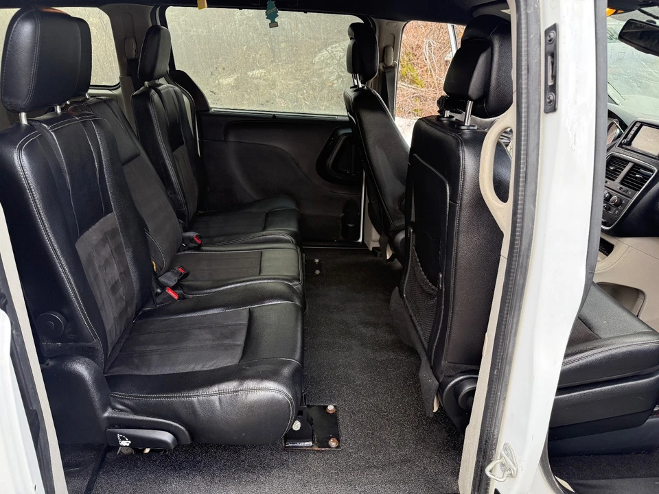 2020 Dodge Caravan - Image 13 of 21