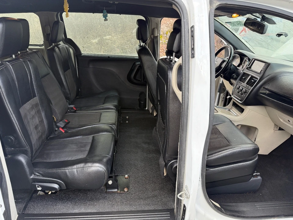 2020 Dodge Caravan - Image 12 of 21