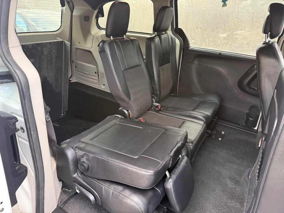 2020 Dodge Caravan - Image 14 of 21