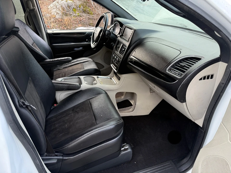 2020 Dodge Caravan - Image 10 of 18