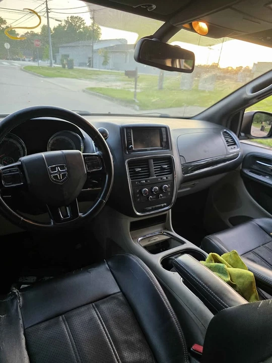2020 Dodge Caravan - Image 11 of 12