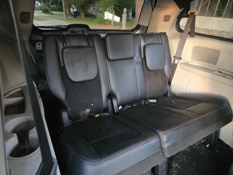 2020 Dodge Caravan - Image 8 of 12