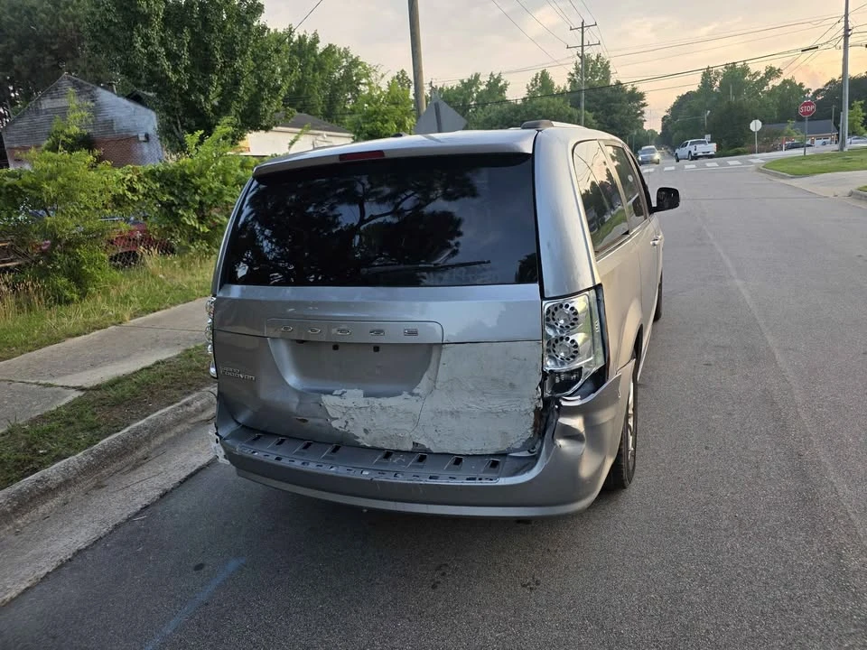 2020 Dodge Caravan - Image 6 of 12