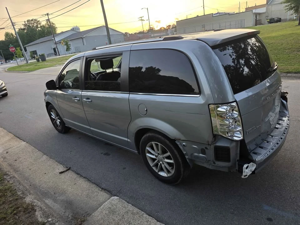 2020 Dodge Caravan - Image 10 of 12