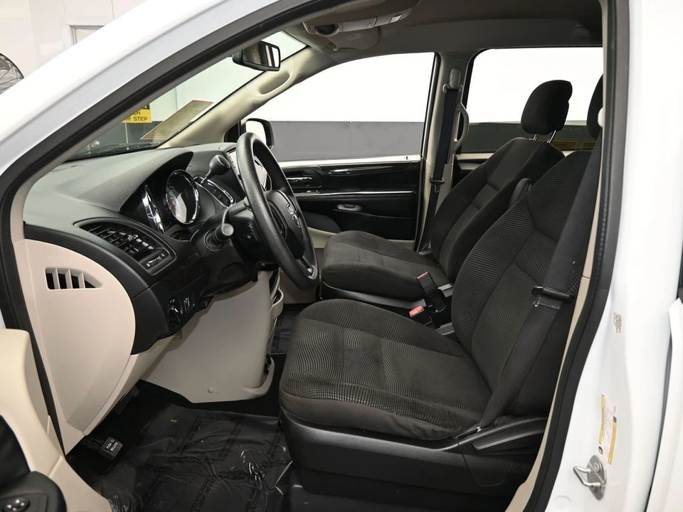 2020 Dodge Caravan - Image 11 of 12