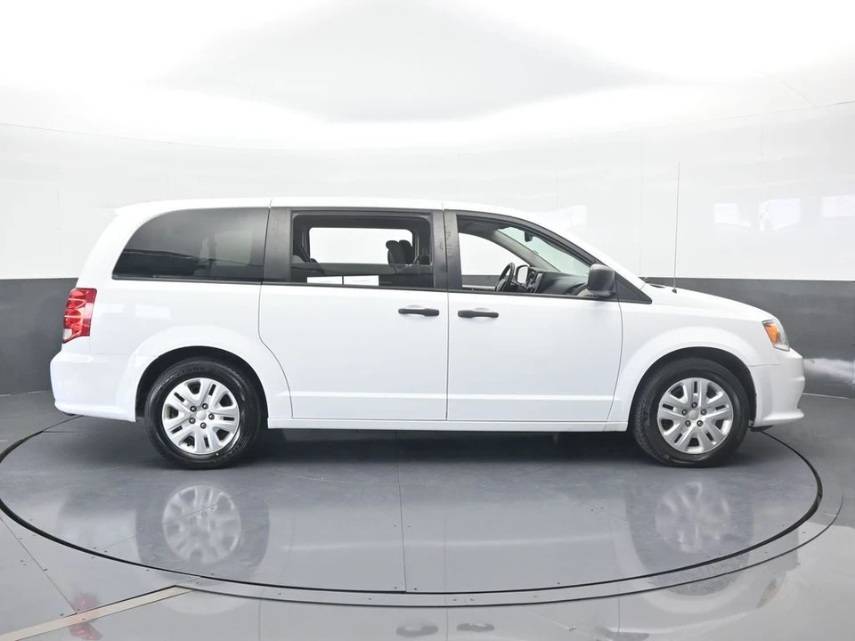 2020 Dodge Caravan - Image 7 of 12