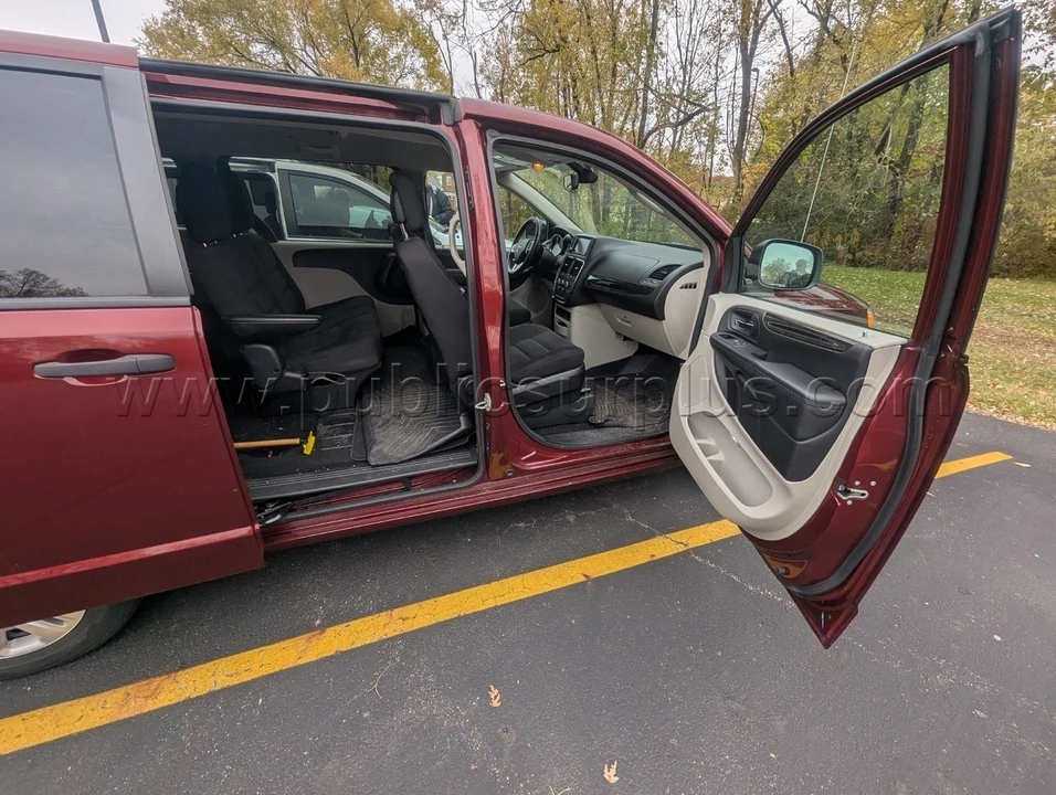 2020 Dodge Caravan - Image 4 of 11