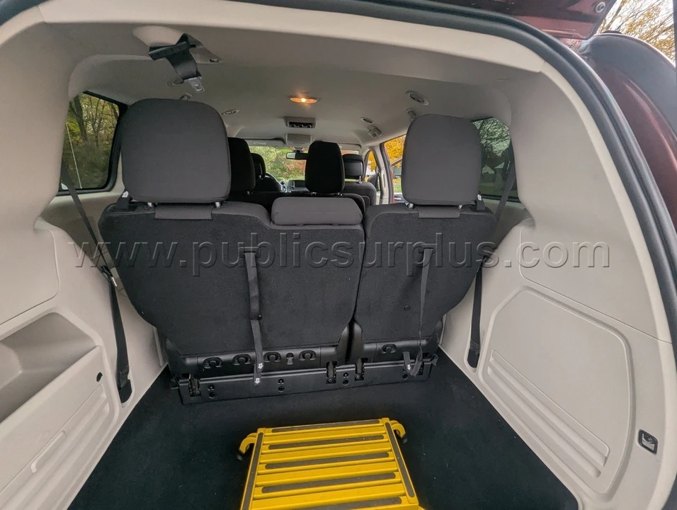2020 Dodge Caravan - Image 6 of 11