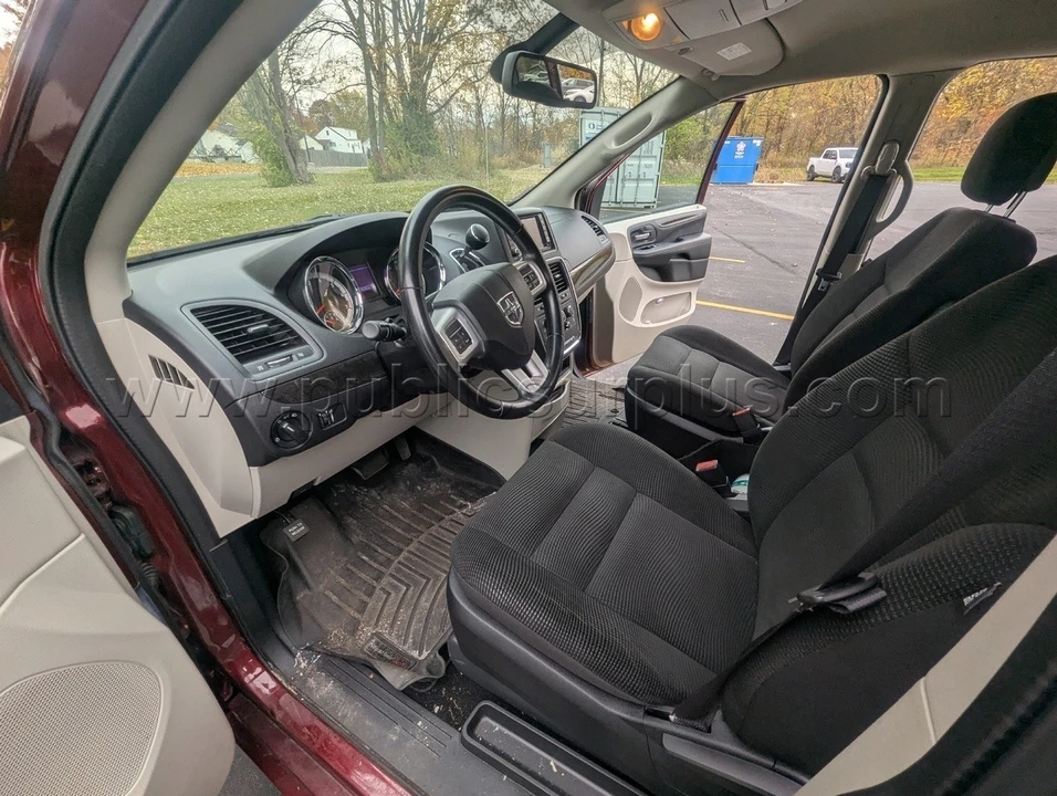 2020 Dodge Caravan - Image 10 of 11