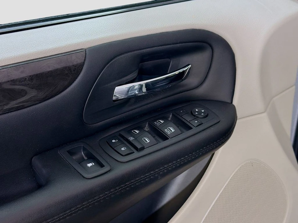 2020 Dodge Caravan - Image 19 of 21