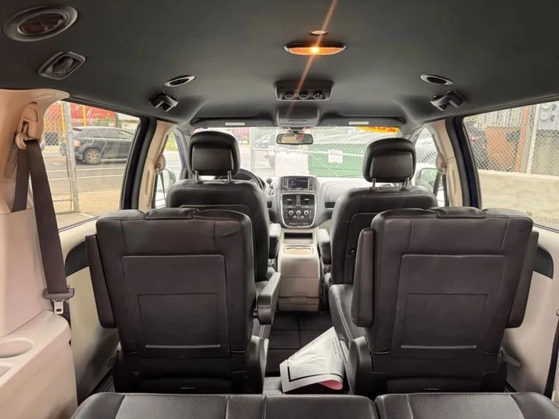 2020 Dodge Caravan - Image 9 of 12