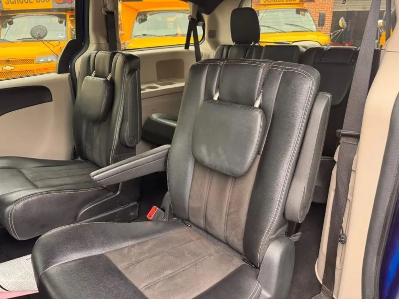 2020 Dodge Caravan - Image 11 of 12
