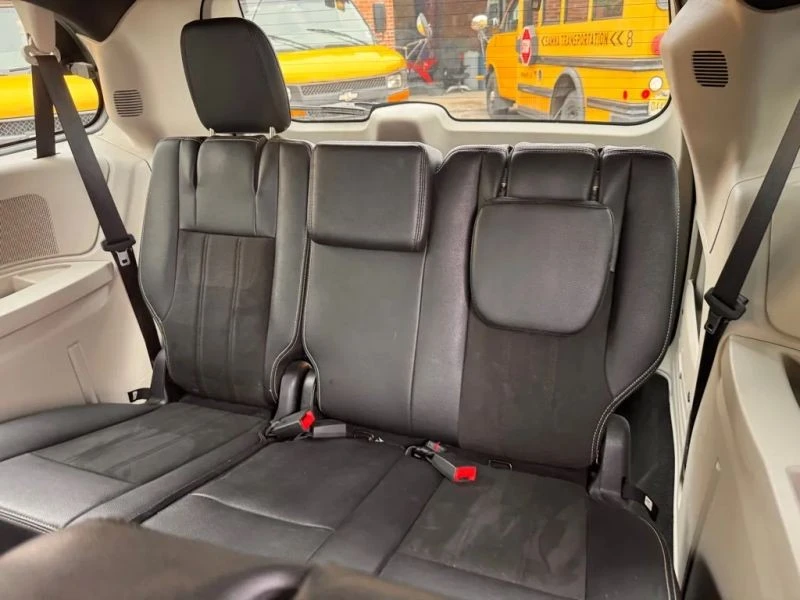 2020 Dodge Caravan - Image 12 of 12
